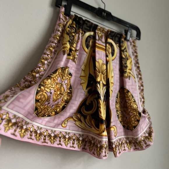 Like new Fendace Multicolour Silk Skirt $1,895 36 0 FENDI VERSACE - Picture 5 of 9
